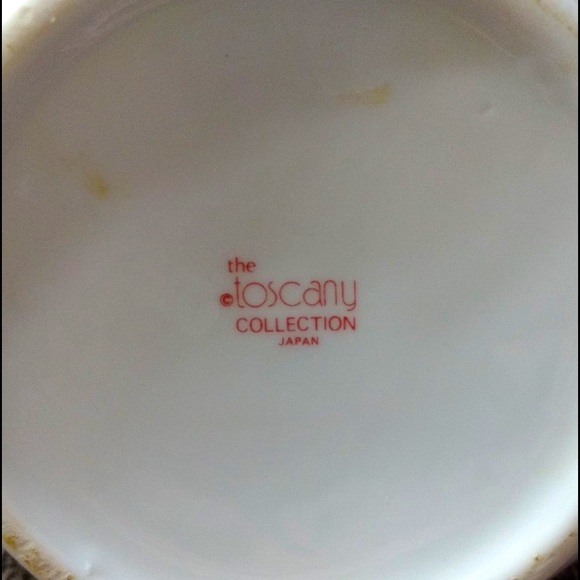 VINTAGE~ TOSCANY Collection Porcelain Teapot with Red Flowers~Made in Japan - Picture 6 of 7